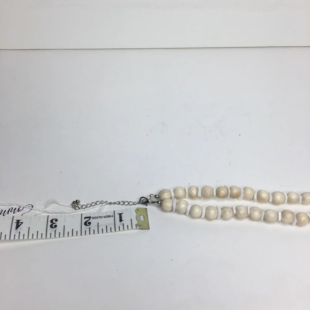 Shell Necklace - Picture 2 of 2